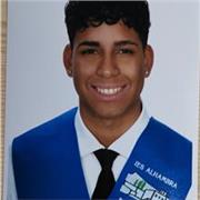 Profesor de economía que imparte clases de economía de la empresa a niños de todas las edades de un nivel de ESO y Bachillerato